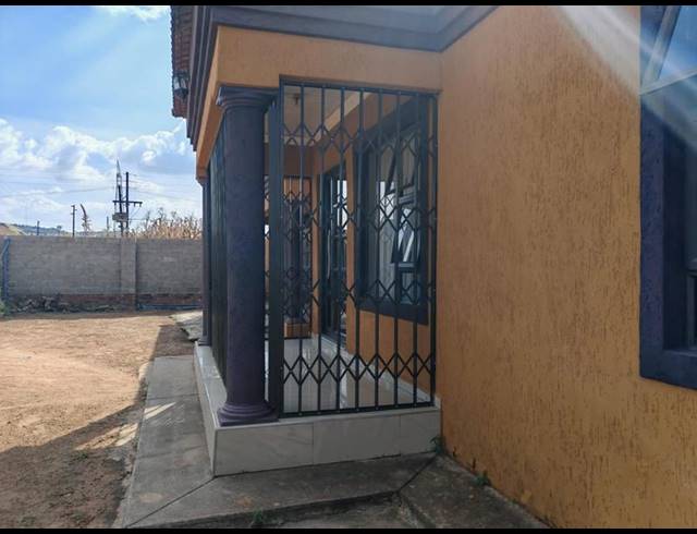 2 BEDROOM HOUSE FOR SALE IN MANKWENG